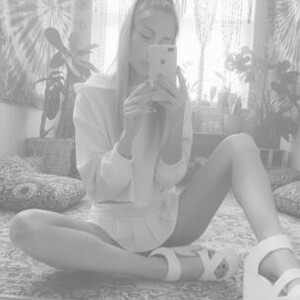 HippyBabee Caucasian webcam from Canada