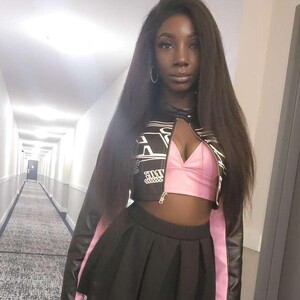 Justthatdoll Ebony webcam from Canada