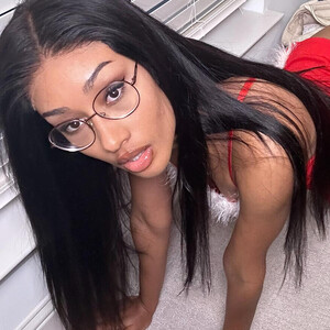 RhileyLove webcam livesex profile in ebony cams
